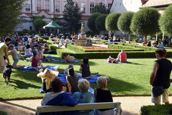 Fotogalerie / Léto v Klášterní zahradě - IVAN HLAS 15. 8. 2015