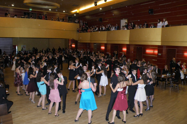 Zahájení kurzu taneční a společenské výchovy pro mládež - kurz přeložen na příští rok
