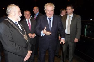 NOVÝ ZÉLAND - 30. 10. 2012 - PRONÁJEM